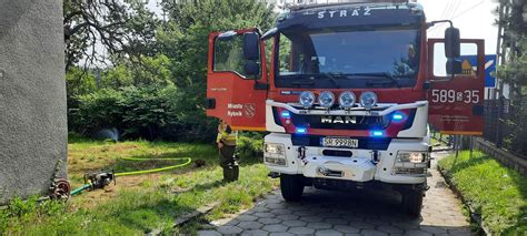 Zdjęcie przedstawiające nowoczesną strażnicę OSP Popielów, widok z zewnątrz