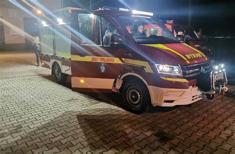 Mały wóz strażacki zbudowany na bazie Volkswagen Crafter