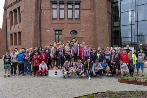 zdjęcie grupowe uczestników zawodów w Proszowicach z wyróżnieniami