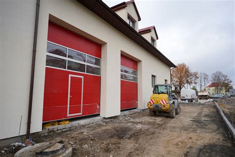 Zmodernizowana remiza strażacka w Miejskiej Górce z nową halą garażową i instalacją fotowoltaiczną