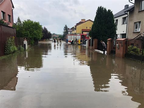 Zdjęcie zalanej ulicy w Białymstoku po ulewie