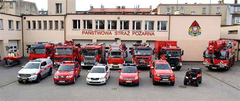 samochody specjalistyczne PSP z JRG Tczew wystawione na rynku w Gniewie