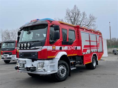 Zdjęcie przedstawiające nowy samochód ratowniczo-gaśniczy Volvo FLD3C dla OSP Aleksandria