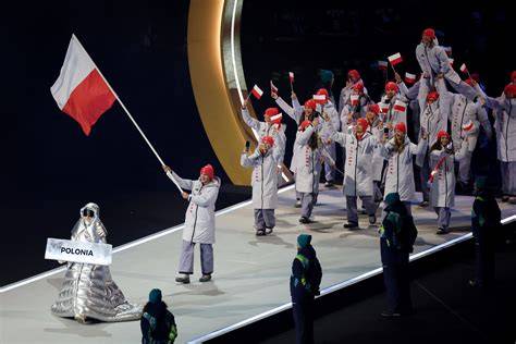 Zdjęcie z ceremonii otwarcia zawodów powiatowych w Pieńsku, z udziałem oficjeli