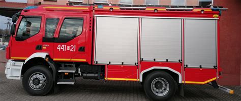 Nowy średni samochód ratowniczo-gaśniczy VOLVO 4x4 zaprezentowany podczas uroczystości