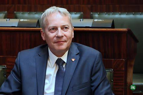 Wojciech Saługa, Marszałek Województwa Śląskiego, przemawiający podczas konferencji prasowej