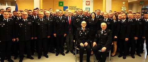 Zdjęcie przedstawicieli OSP odbierających nagrody podczas plebiscytu w Starostwie Powiatowym w Białej Podlaskiej