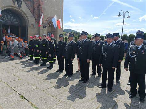 Kapelan strażacki podczas ceremonii poświęcenia