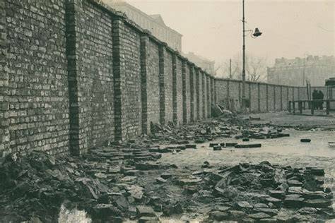 Zdjęcie ruin Getta Warszawskiego z 1947 roku