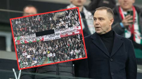 Zniszczenia na stadionie po wtargnięciu kibiców na murawę