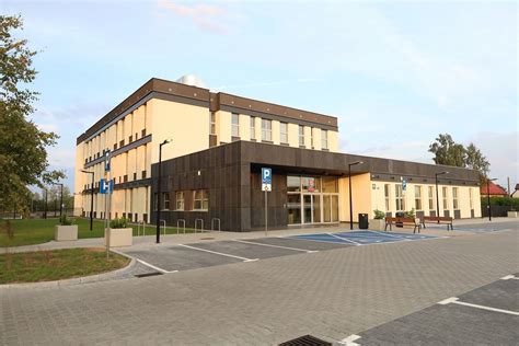 Zdjęcie przedstawiające wejście do sądu w Łodzi