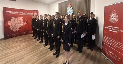 Ceremonia wręczenia odznaczeń i awansów dla wyróżnionych strażaków przez przedstawicieli władz PSP