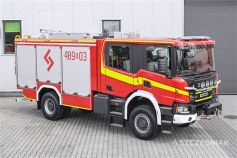Nowoczesny samochód ratowniczo-gaśniczy Iveco lub Volvo