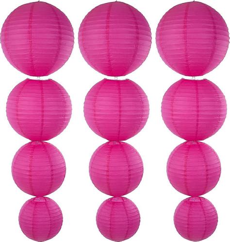 Lampiony papierowe wiszące w sali weselnej