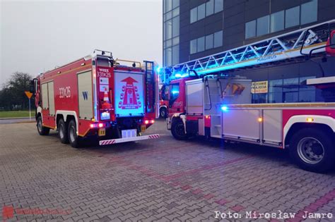 Zdjęcie pożaru w obiekcie handlowym lub usługowym