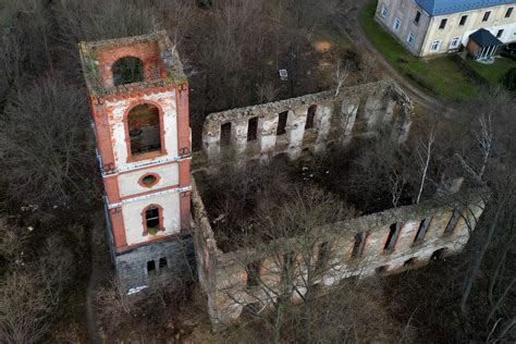 ruiny kościoła ewangelickiego po pożarze w Lądku-Zdroju