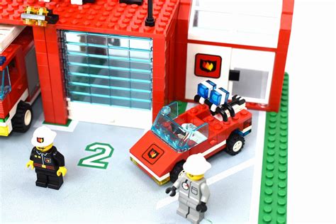Zestaw pojazdów strażackich z LEGO Town 6571