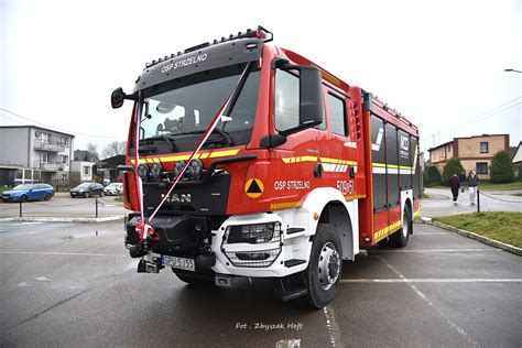 Uroczyste poświęcenie nowego wozu strażackiego OSP Jasionów