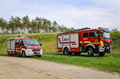 Zdjęcie średniego samochodu ratowniczo-gaśniczego MAN OSP Perzów podczas powitania