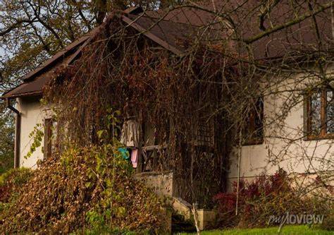 Ganek domu Lidii i Mirosława wiszący nad wyrwą