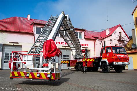 Podnośnik hydrauliczny Bronto Skylift 33-2T1 z OSP Gniew w akcji