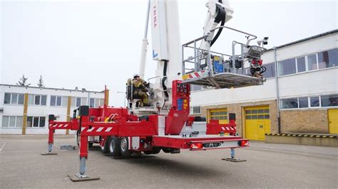 Najwyższy w Polsce wysięgnik Bronto Skylift 81m w rafinerii LOTOS