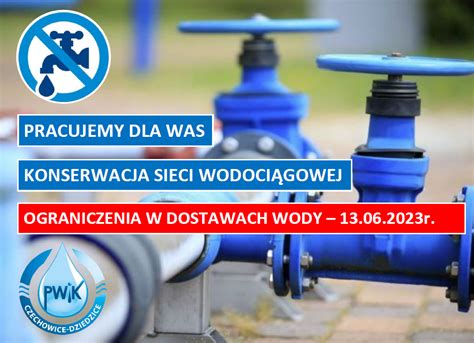 Technik wymieniający hydrant, prace konserwacyjne