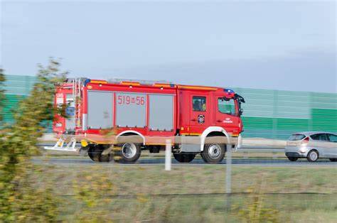 Wóz strażacki podczas testów certyfikacyjnych na torze