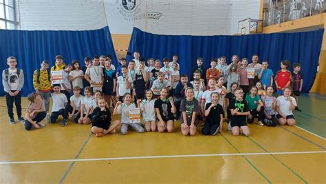 zdjęcie z Turnieju Sołtysów, przedstawiające uczestników w trakcie jednej z konkurencji