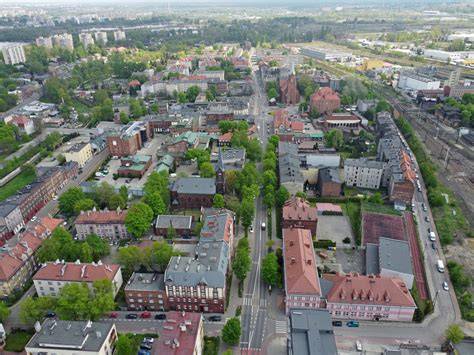 Znak ulicy Górniczej w Mysłowicach z efektem ognia w tle