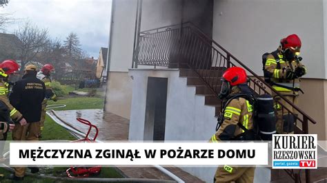 Zdjęcie przedstawiające akcję gaśniczą przy pożarze domu jednorodzinnego w Dobrej