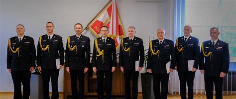 Zdjęcie mł. bryg. Roberta Czarneckiego podczas uroczystości powołania na zastępcę komendanta