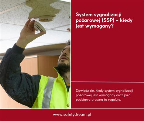 zdjęcie technika przeprowadzającego przegląd systemu wentylacji pożarowej