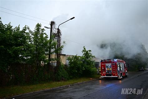 zdjęcie płonącego pustostanu w Radlinie