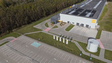 Widok na zakład produkcyjny Polmo w Łomiankach