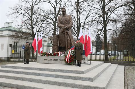 zdjęcie z marszu 11 listopada, gdzie spalono flagę UE