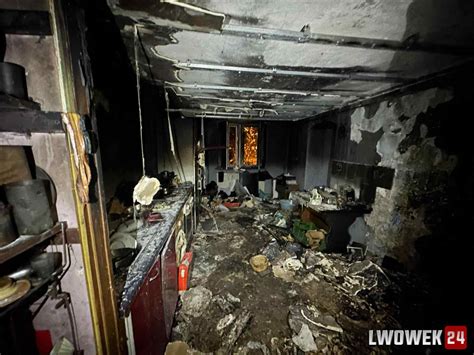 Zniszczone mieszkanie po pożarze, rodzina z dziećmi