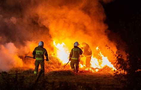 Thematyczne zdjęcie strażaka Sama i jego ekipy w akcji