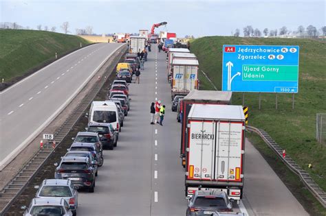 Zdjęcie samochodu Fiat Scudo po pożarze na autostradzie A4