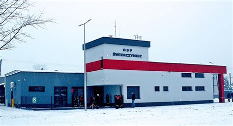 Nowa remiza OSP Grobla podczas uroczystości otwarcia