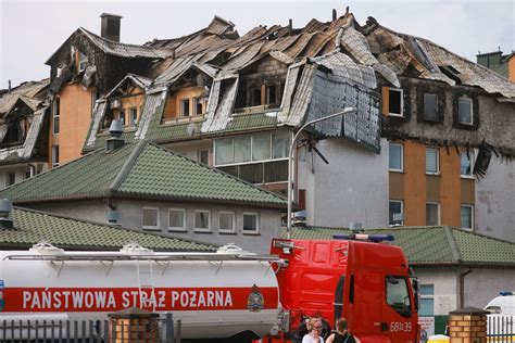 Zdjęcie przedstawiające spalone budynki mieszkalne w Ząbkach