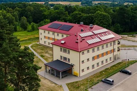 Fotografia przedstawiająca budynek Domu Pomocy Społecznej w Konstantynowie.