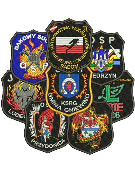 Zdjęcie przedstawiające naszywki strażackie i emblematy służb mundurowych wykonane metodą haftu komputerowego.