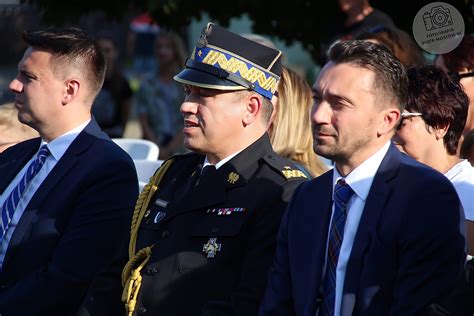 Zdjęcie z obchodów 140-lecia OSP Kacwin, defilada strażaków