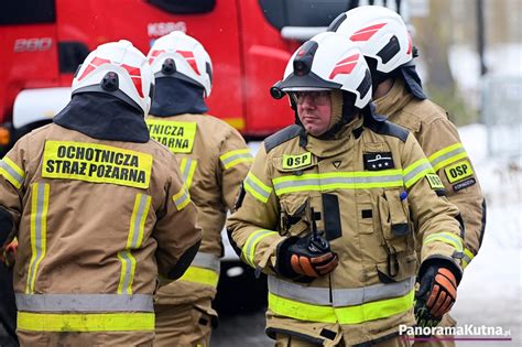 Strażacy OSP Kutno wraz z kapelanem podczas uroczystości