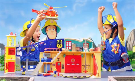 Figurki Strażaka Sama, Penny i Elvisa w akcji ratunkowej.