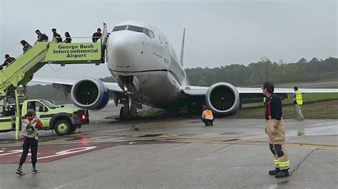 Thematic photo of a British Airways plane on a runway with emergency services, fire on landing gear