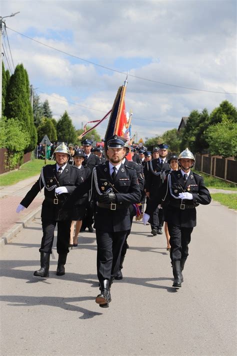 Uroczysty przemarsz strażaków Ochotniczej Straży Pożarnej w Zatorze