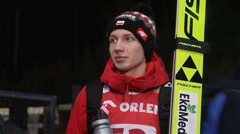 zdjęcie Łukasza Połomskiego podczas wręczenia pochwały