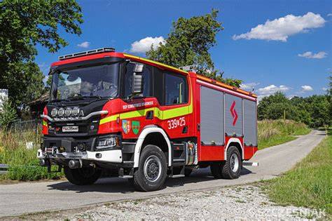 Nowy wóz strażacki SCANIA P360 dla OSP Dobrcz